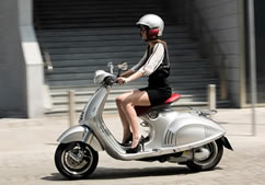 Detalles de la vespa 946